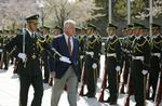Visit. Chuck Hagel er på en rundtur i Asien. I går var han i Japan, inden han i dag begynder et tre-dages besøg i Kina. 