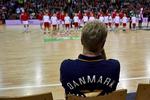 afsked. Landstræner Ulrik Wilbek skuffede ikke tilskuerne i sin sidste landskamp: Der var masser af engagement, sejrsvilje og brokkerier - men ingen sejr. 