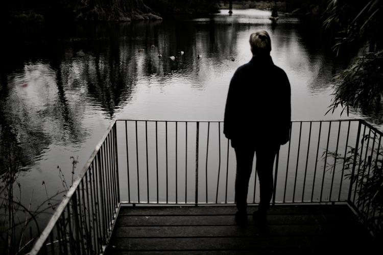 Overgreb. Sagen om den såkaldte 'Tønderpige' er en af de historier, som får stadig flere til at anmelde mistanker om overgreb. Tønderpigen fik i år 300.000 kroner i en historisk erstatningssag. 