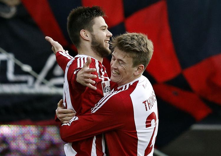 MÅLSCORER. 19-årige Lukas Spalvis (tv.) scorede to mål i topkampen mod FC Midtjylland i lørdags. 
