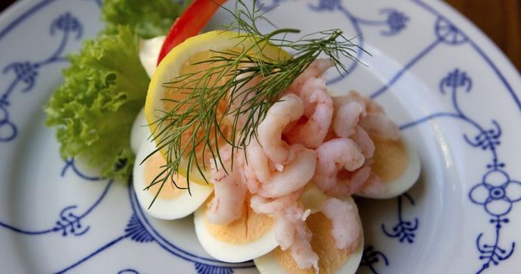 Kør. Nap din kniv og din gaffel og slå dig løs i dansk gastronomis fineste opfindelse. 