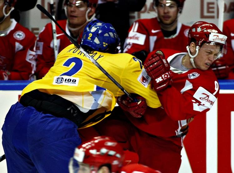 VM. Kasper Degn (th) var i 2008 bl.a. med til at tabe 8-1 til Sverige ved VM i Canada. 