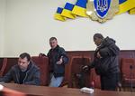 BEsættelse. Prorussiske militser i den ukrainske sikkerhedstjenestes kontor i byen Luhansk i Østukraine, 20 kilometer fra den russiske grænse. 
