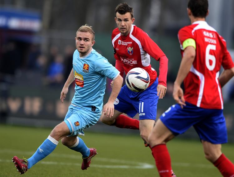 Superliga. FC Nordsjællands Lasse Petry og FC Vestsjællands Dennis Sørensen i duel. 
