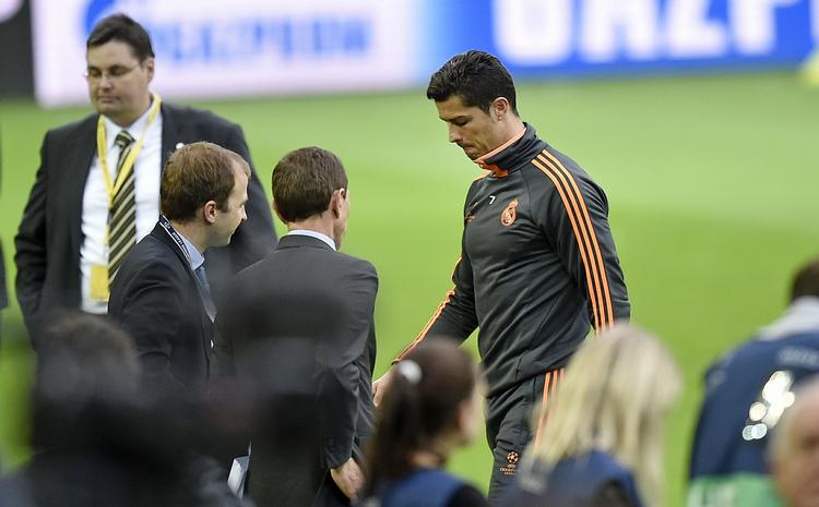CL. Real Madris Christiano Ronaldo måtte forlade dagens træning med en skade. 