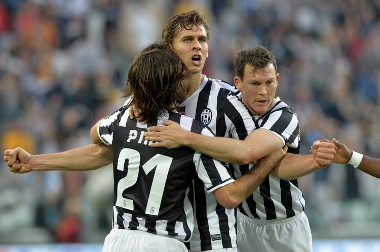 Italien. Juventus-forward Fernando Llorente fjerer efter scoring mod Livorno. 