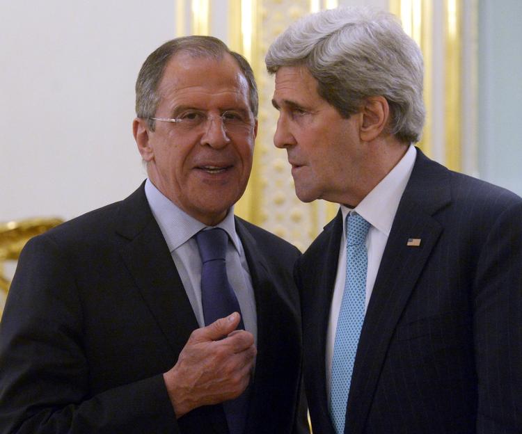 Rusland. USA og Ruslands udenrigsministre, John Kerry og Sergej Lavrov, siges at have et ganske udmærket forhold. Igen i dag diskuterede de krisen mellem Rusland og Ukraine - og Vesten - i en telefonsamtale. 