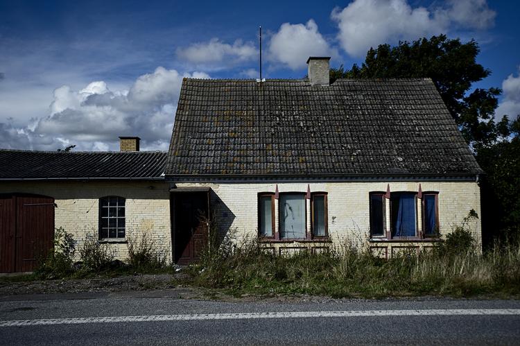 tomt. Det er ikke overraskende på landet, at flest boliger står tomme. 