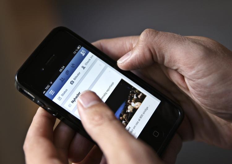 Tvang. Når Facebook afspiller videoer automatisk, kan det koste dig dyrt på data-abonnementet. 