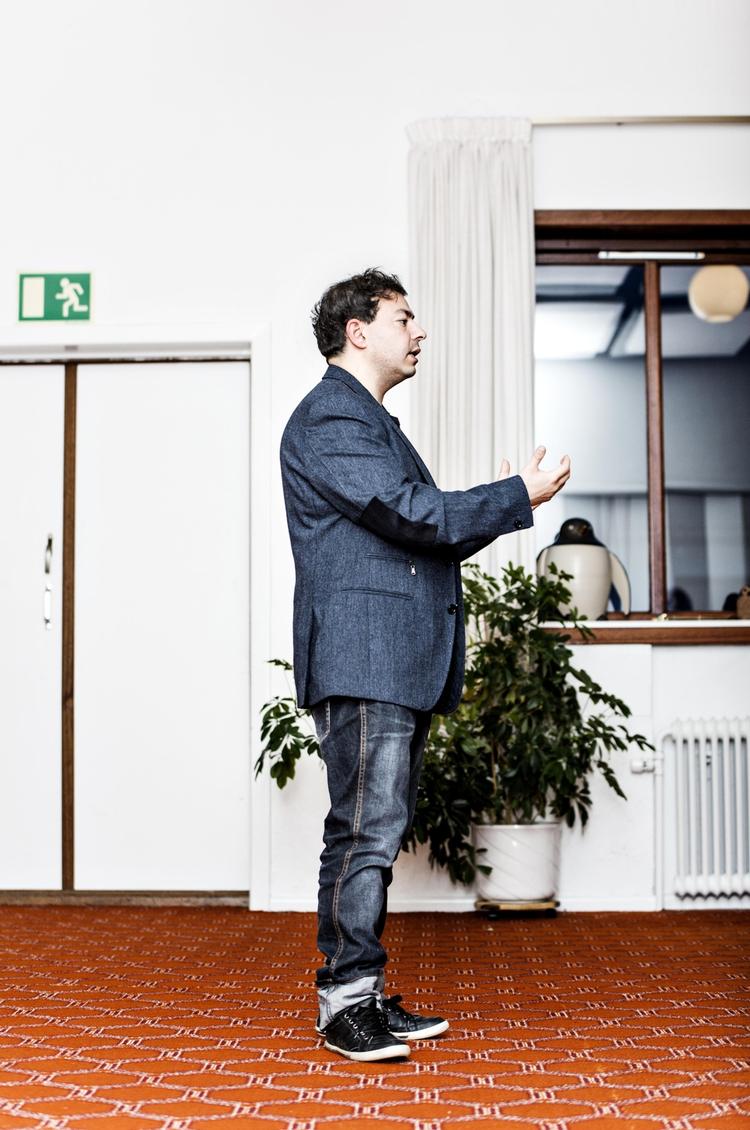Anger. Ahmed Akkari angrer, at han var med til at puste til ilde, så Muhammedkrisen eskalerede. 