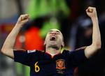 Matchvinder. 116 minutter inde i VM-finalen 11. juli 2010 modtog Andreas Iniesta bolden fra Cesc Fabregas på kanten af straffesparksfeltet, fik kontrol over læderet og bankede med højrebenet ind bag Maarten Stekelenburg i det hollandske mål til spansk triumf. 