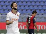 nedtur. Romas Mattia Destro (tv) var højt oppe at svæve efter et hattrick mod Cagliari. Men siden har tv-billeder vist, at han også skulle have karantæne. 