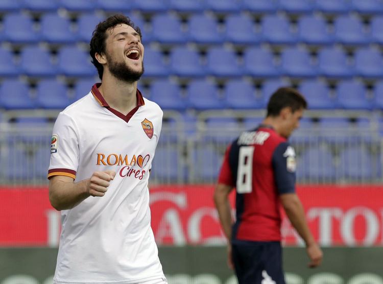 nedtur. Romas Mattia Destro (tv) var højt oppe at svæve efter et hattrick mod Cagliari. Men siden har tv-billeder vist, at han også skulle have karantæne. 