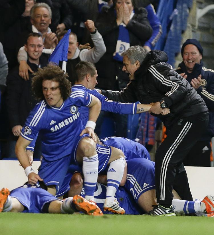 Arbejdsmand. Monstret David Luiz (tv) løb 10,7 km i området mellem de to straffesparksfelter og var ifølge Mourinho (tv) en nøglefigur i 2-0-sejren over PSG. 