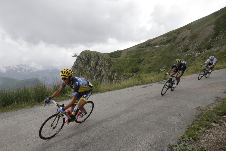 Duel. Contador (tv) og Valverde på vej ned af Sarenne-bjerget i sidste års Tour de France. 