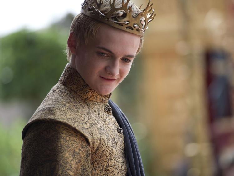 Snog. Kong Joffrey Baratheon er både brutal og patetisk. Han bliver spillet af Jack Gleeson. 