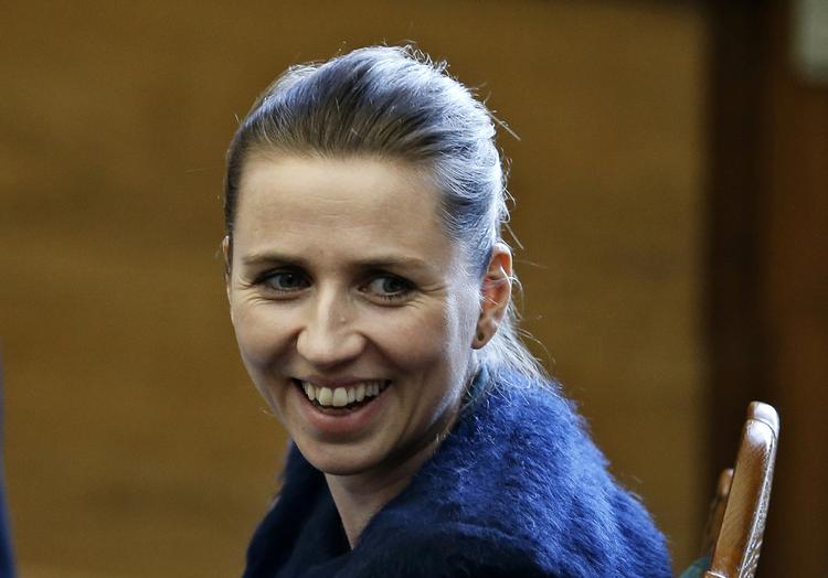Svar. Regeringen vil ikke skære på hjælpen til arbejdsløse til fordel for skattelettelser, siger Mette Frederiksen. 