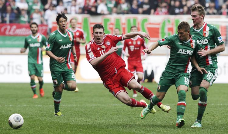 dødsfald. Pierre-Emile Højbjerg (midt) har fået flere chancer i Bundesligaen for Bayern, hvor danskeren har gjort det godt. 