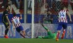 1-0. Efter fem minutter kom Atletico Madrid foran 1-0 på et mål af Koke (tv.). 