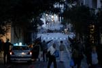 Terror. En bilbombe eksploderede tidligt i morges foran en bank i Athen. Ingen kom til skade. 