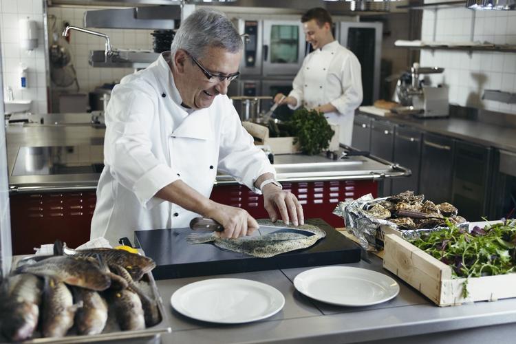 Jobskifte. Michel Michaud forlader Ruths Hotel i Skagen for at blive chefkok på nyt Strandhotel på Mols. 