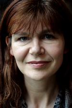 »På universiteterne arbejder vi med akademisk skrivning, men vi oplever, at vi må undervise mere og mere i det, for de unge er ikke særlig gode til det. De skriver i hverdagssprog og kan ikke adskille skrift og tale«, siger Hanne Leth Andersen. 