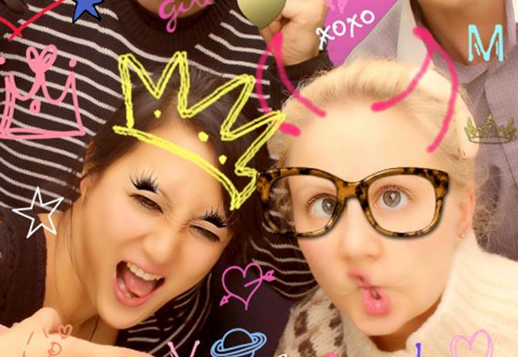 Manipulering. Purikura foto-maskinen på Nationalmuseet gør dit ansigt mindre, dine øjne større og din hud lysere, lige efter japansk ideal. 