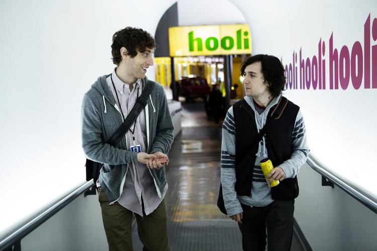Nørder. Richard (Thomas Middleditch) og vennen Big Head (Josh Brenner) håber på det store gennembrud i HBO's charmerende komedieserie 'Silicon Valley'. 
