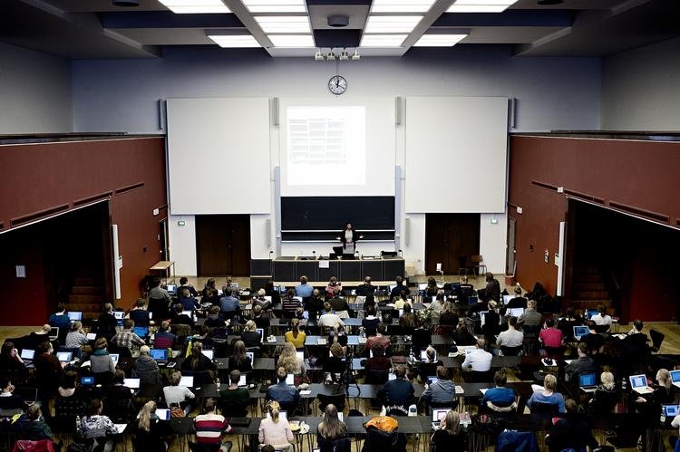 Lærdom. De studerende i dag er ikke dummere end tidligere. De er anderledes. Og det er både underviserne og universiteterne også, siger universitetspædagogisk ekspert, Rie Troelsen. 