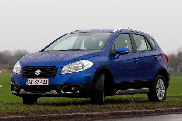 Rummelig. Trods det kompakte udseende er Suzuki SX4 S-Cross væsentlig større end slægtningen Suzuki SX4. 