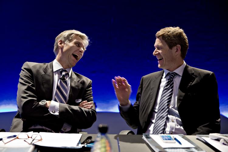 tilbagebetalere. Der var glæde på generalforsamlingen i Danske Bank i sidste måned, hvor ledelsen meddelte, at den vil tilbagebetale statslånet på 24 milliarder kroner. Til venstre bankens topchef, Thomas Borgen sammen med næstformand Niels B. Christiansen. 