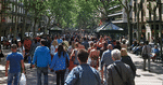 Ramblaen. Et af de steder i Barcelona, hvor man især skal holde øje med hat, briller, taske og mobiltelefon, er det populære strøg ramblaen. 