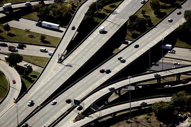 Belastning. Skader på mennesker og bygninger på grund af trafikforurening er en af de ting, som ikke afspejles i traditionelle økonomiske opgørelser. 