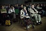 Filmoplevelse. Forskellige generationer sad skulder ved skulder, da CPH PIX inviterede indenfor i De Gamles By til filmen 'Geronthophilia', som handler om et forhold mellem en plejehjemsbeboer og hans unge, mandlige plejer. På billedet ses blandt andre to af virkelighedens plejehjemsbeboere Solvej og John. 