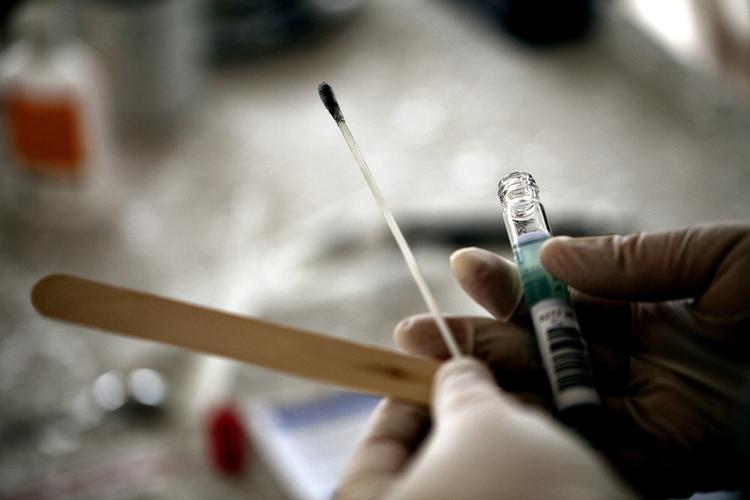 resistente. Personer, der er blevet behandlet med bredspektret antibiotika, har langt større risiko for senere at blive angrebet af bakterier, der er modstandsdygtige over for antibiotika. 
