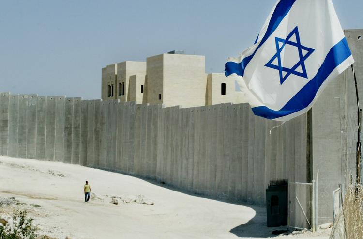 Zionisme. To slags zionister slås i dag om Israels fremtid. Den ene slags sætter hellig jord og militær magt først. Den anden sætter demokrati og tolerance højest. 