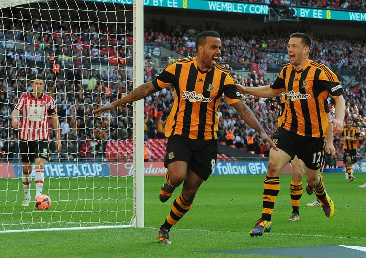 MÅLFEST. Otte mål blev der scoret på Wembley, et af dem af Tom Huddlestone. 