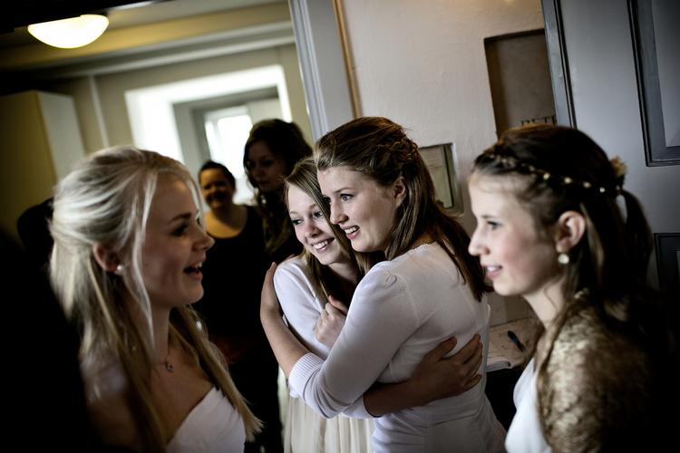 Indbringende. I hele landet ventes 66.000 at blive konfirmeret eller nonfirmeret i denne og næste måned, og til sammen vil de få pengegaver for en milliard kroner, vurderer Spar Nord 