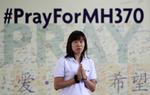 Bøn. Et medlem af organisationen Kechara Buddist beder for passagerne på det forsvundne malaysiske fly MH370. 