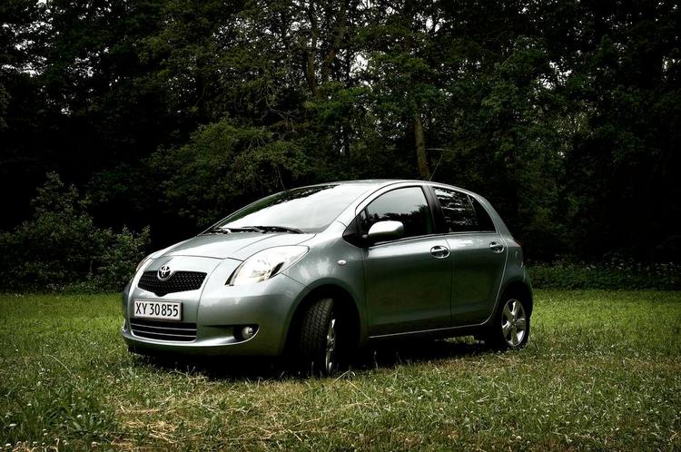 Kontrol. Omkring 13.000 danske ejere af Toyota Yaris skal have deres bil på værksted. Den kan have to sikkerhedsrelaterede fejl. 