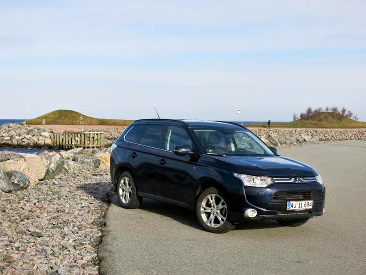 Bastant. Mitsubishi Outlander er også tænkt til terrænkørsel. Spørgsmålet er, om kunderne har brug for det. 