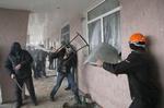 OPRØR. Prorussiske aktivister har stormet flere bygninger i det østlige Ukraine. 
