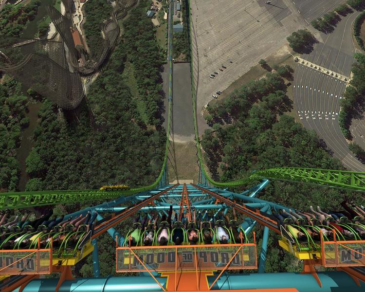 USA. I 'Zumanjaro' bliver man kørt 126 meter op i luften i en gondol, hvorefter man med godt 140 kilometer i timen styrter mod jorden.  Det tager 10 sekunder i alt. Screendump fra Six Flags hjemmeside. 