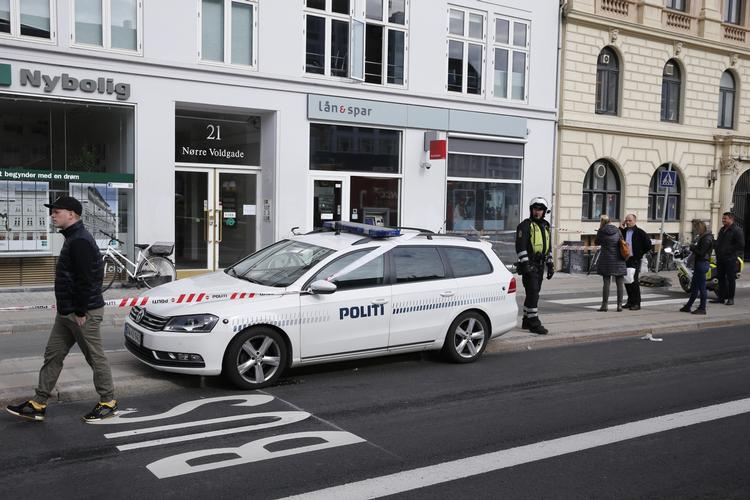 To personer eftersøges efter røveri op Nørre Voldgade i dag. 