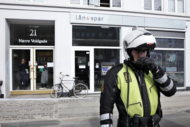 Jagt. Ansatte her i banken blev udsat for et groft røveri til morgen. 
