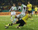 2-0. Dortmund kan stadig nå at vinde en titel i denne sæson, efter at klubben i aften spillede sig frem til den tyske pokalfinale. Det skete med en sejr på hjemmebane over Wolfsburg, der blev slået 2-0. 