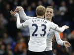 Målfarlig. Christian Eriksen, Tottenham, fejrer sin scoring mod Southampton med holdkammerat Jan Vertonghen. 
