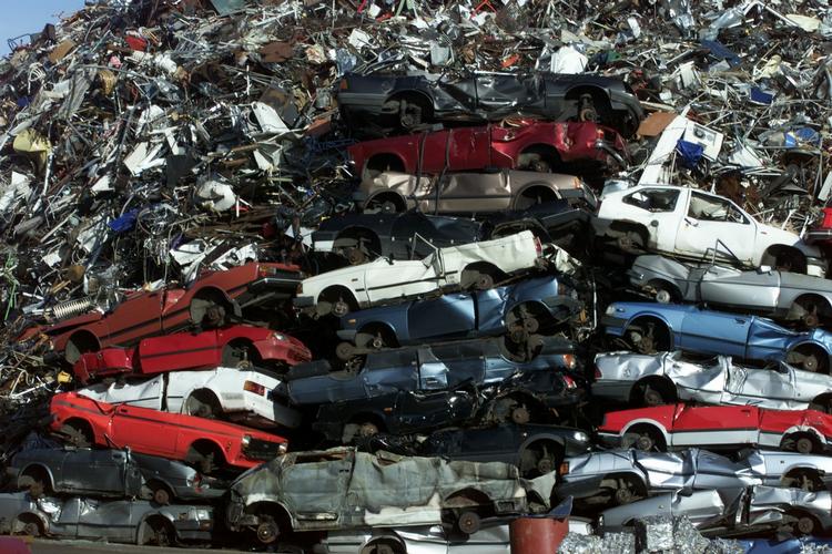 miljøproblem. De mange skrottede mikrobiler betyder, at skrothandlerne ligger inde med mange af de samme reservedele. Derfor bliver mange af bilerne sendt til nedsmeltning i stedet for, at dele af bilen bliver brugt igen. 
