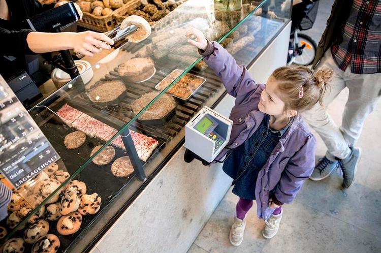 Foræring. At flere supermarkeder giver børn en gratis bolle er i kategorien 'den lille bonus'. 