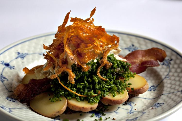 Højtbelagt. Den danske nationalspise fås i mange varianter - som her på  Restaurant Schønnemann i København. 